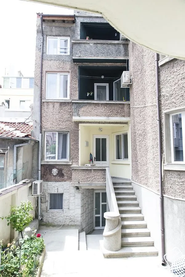 Balabanov White Apartment Varna